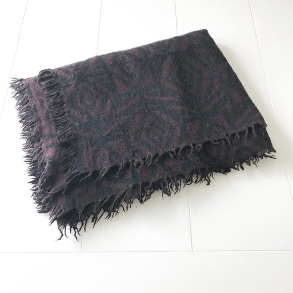 Aritzia Accessories - Wilfred: Blanket Scarf